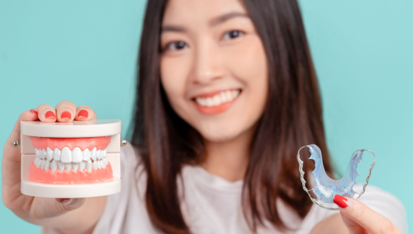 Pros and Cons of Invisalign Over Houston Braces